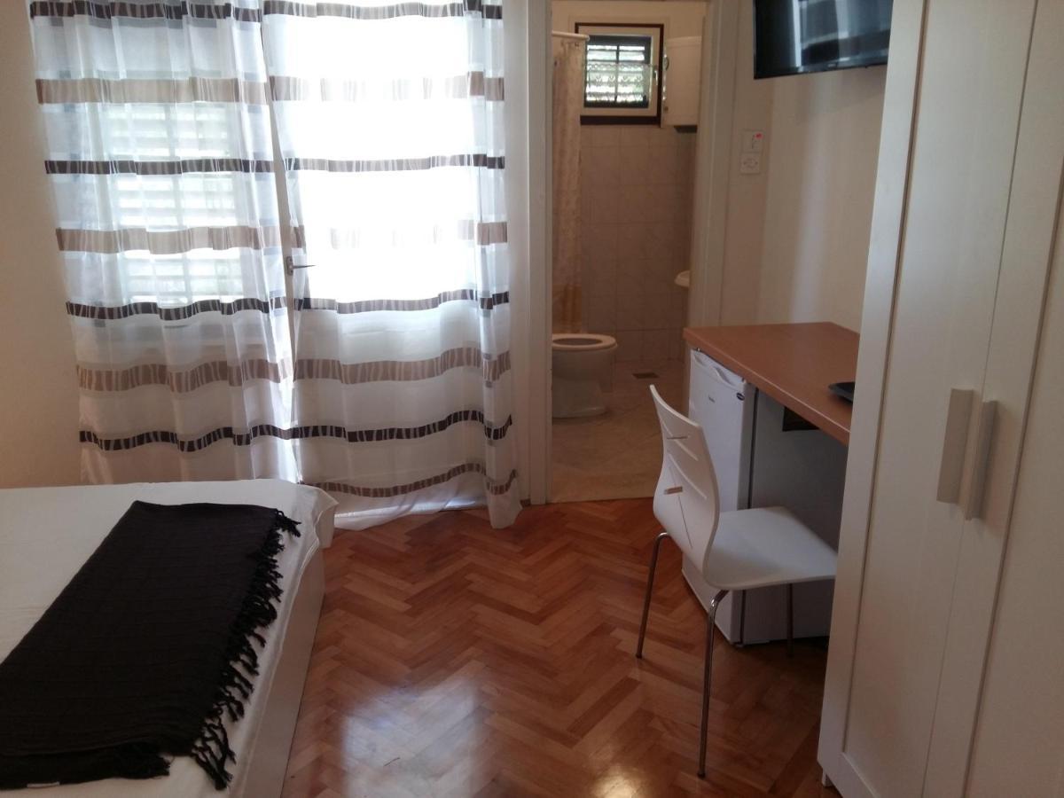 Spacious Room Near Beach W Private Bathroom Трогир Экстерьер фото